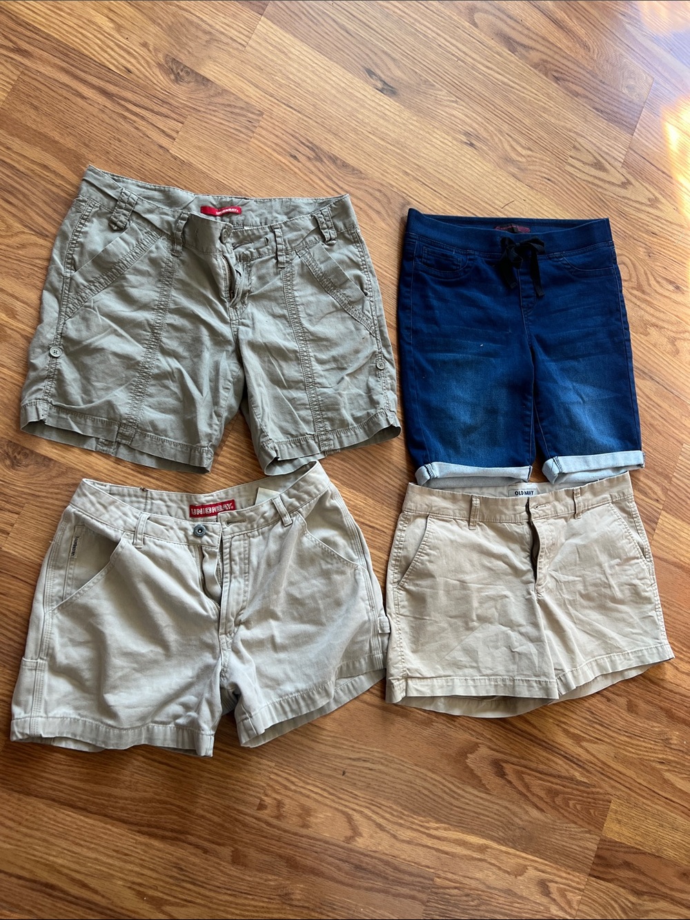 **SEE DETAILS!! Listing limits a lot of details**
4 PAIR OF CASUAL SHORTS